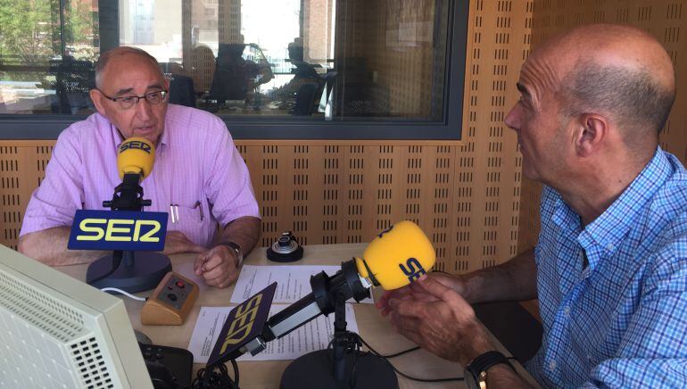 El presidente de la Federación de Casas Regionales, José Luis Bellido, en los estudios de Radio Valladolid