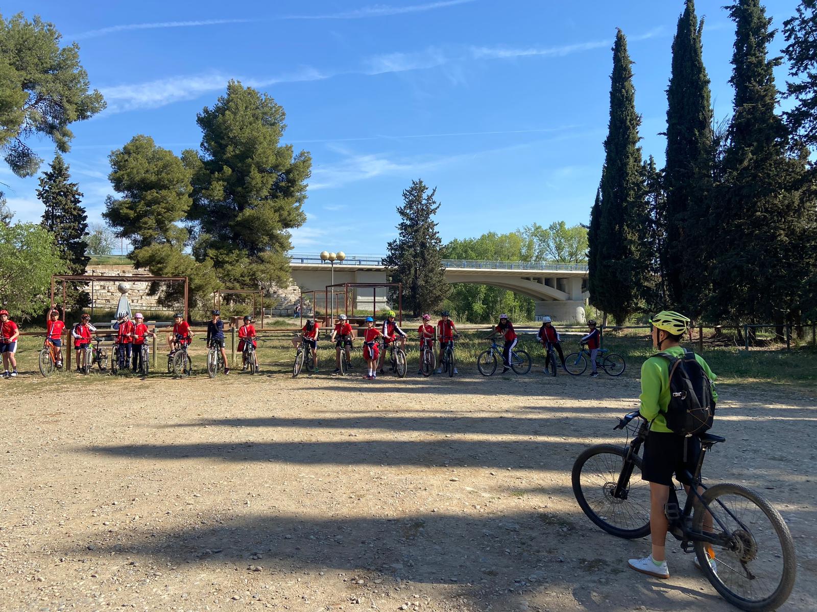 Una de las sesiones de &quot;Aula en Bici&quot; en Monzón