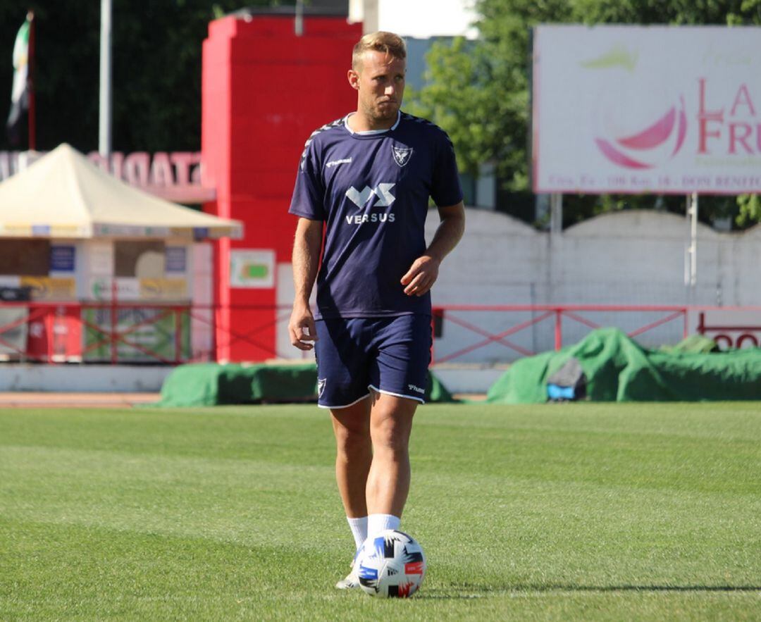 Isaac Aketxe durante un entrenamiento con el UCAM