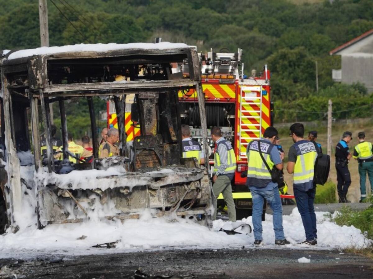 Fallece un bombero de Vigo atropellado por un autobús durante un operativo de extinción en Santiago