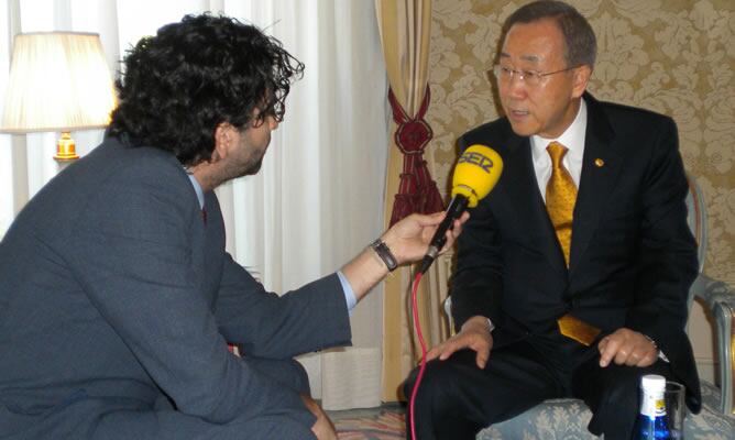 El jefe de la sección de internacional, Rafa Panadero, ha charlado con el secretario general de la ONU, Ban Ki Moon, antes de su encuentro con José Luis Rodríguez Zapatero en La Moncloa