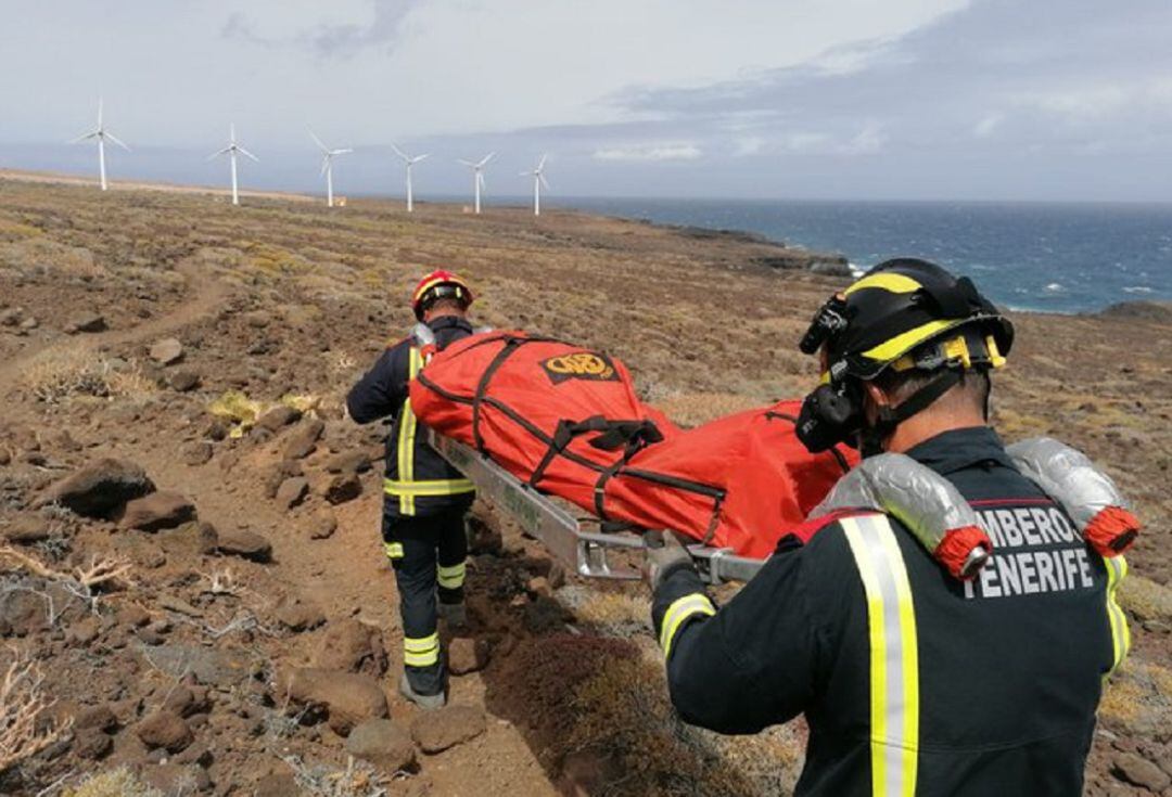 Rescate pescador en Punta de Teno