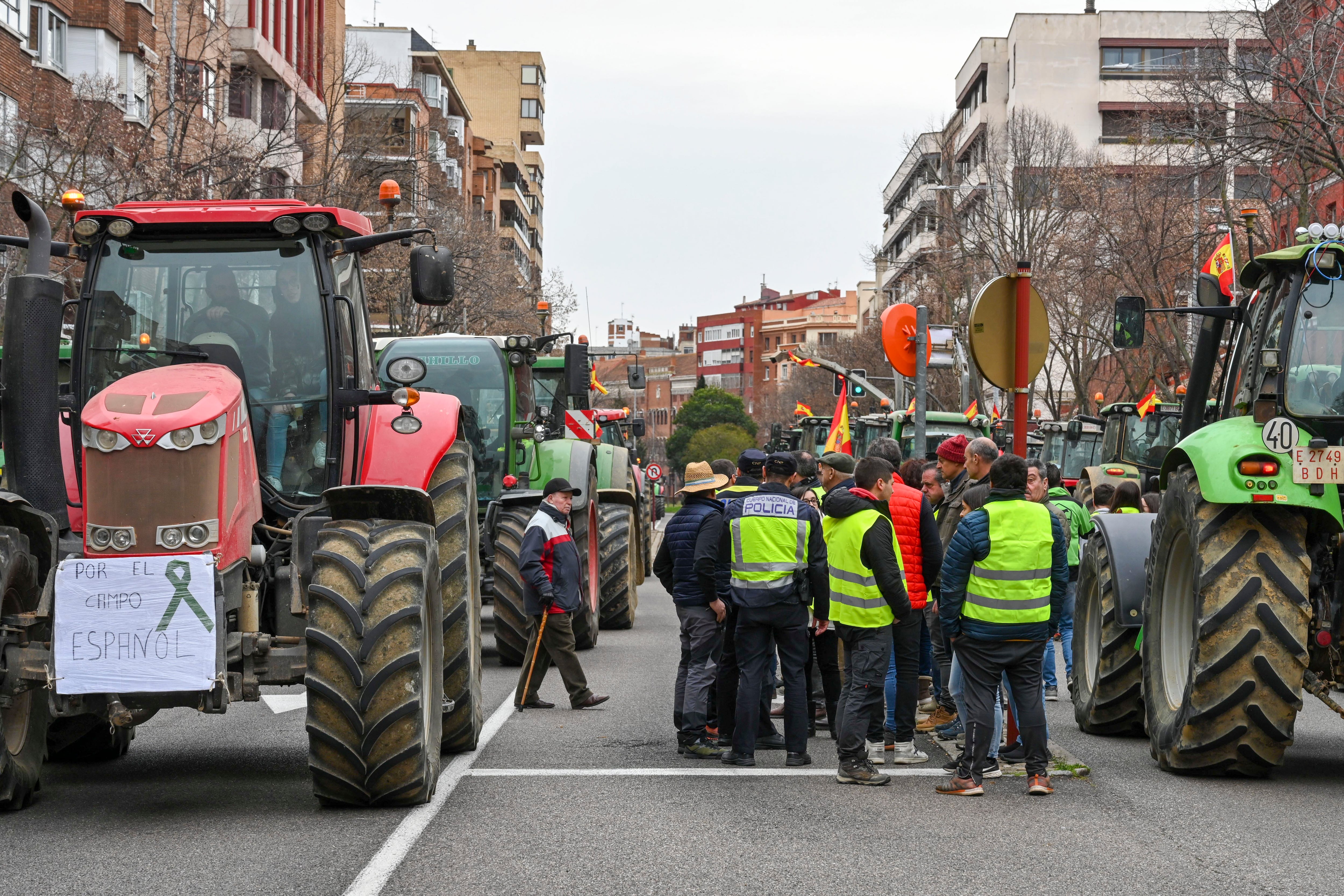 Unos 500 tractores han marchado este jueves por la capital y la provincia de Palencia