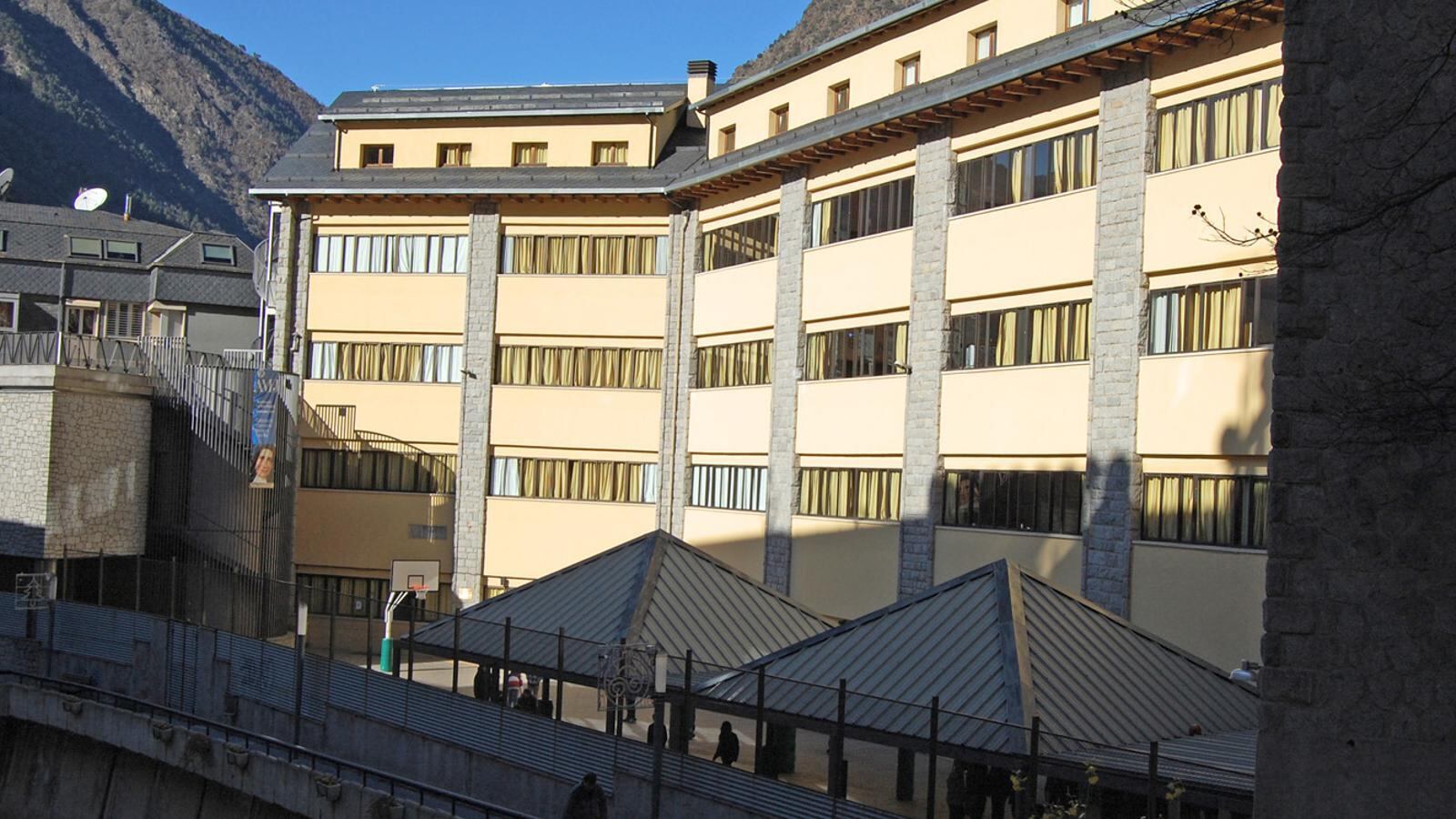 Façana del col·legi Sagrada Familia a Escaldes-Engordany.