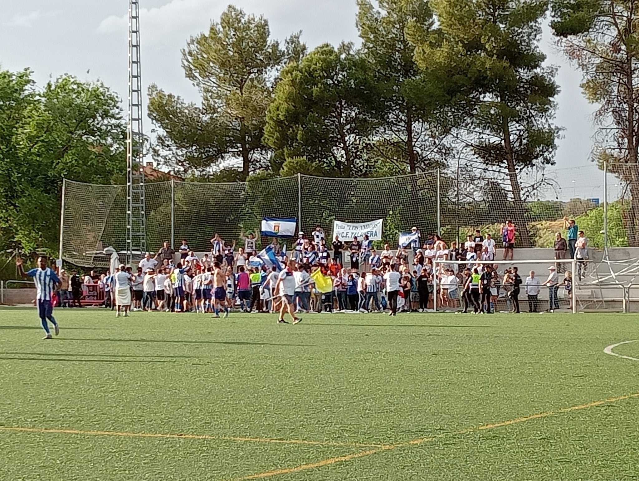 Aficionados del Talavera festejan el ascenso