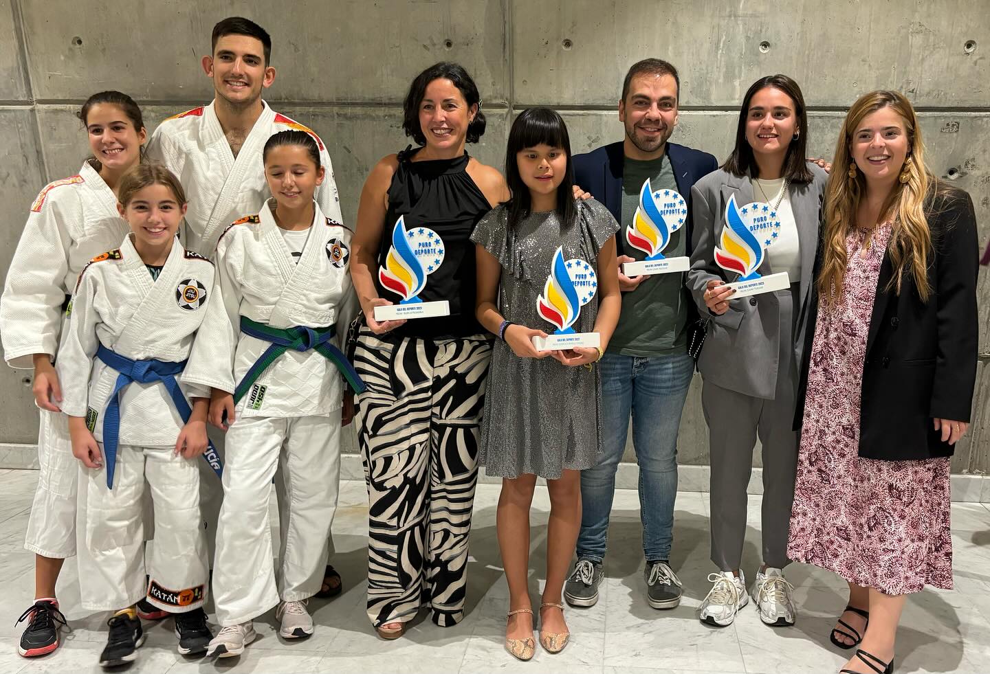 El Club Katán posa con sus premios de la Gala del Deporte de Tres Cantos