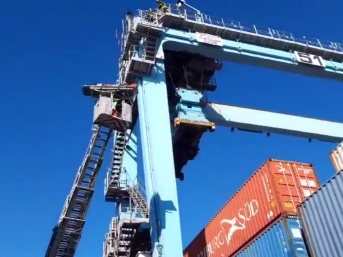 Bomberos intervienen en un desvanecimiento en el Puerto de Algeciras