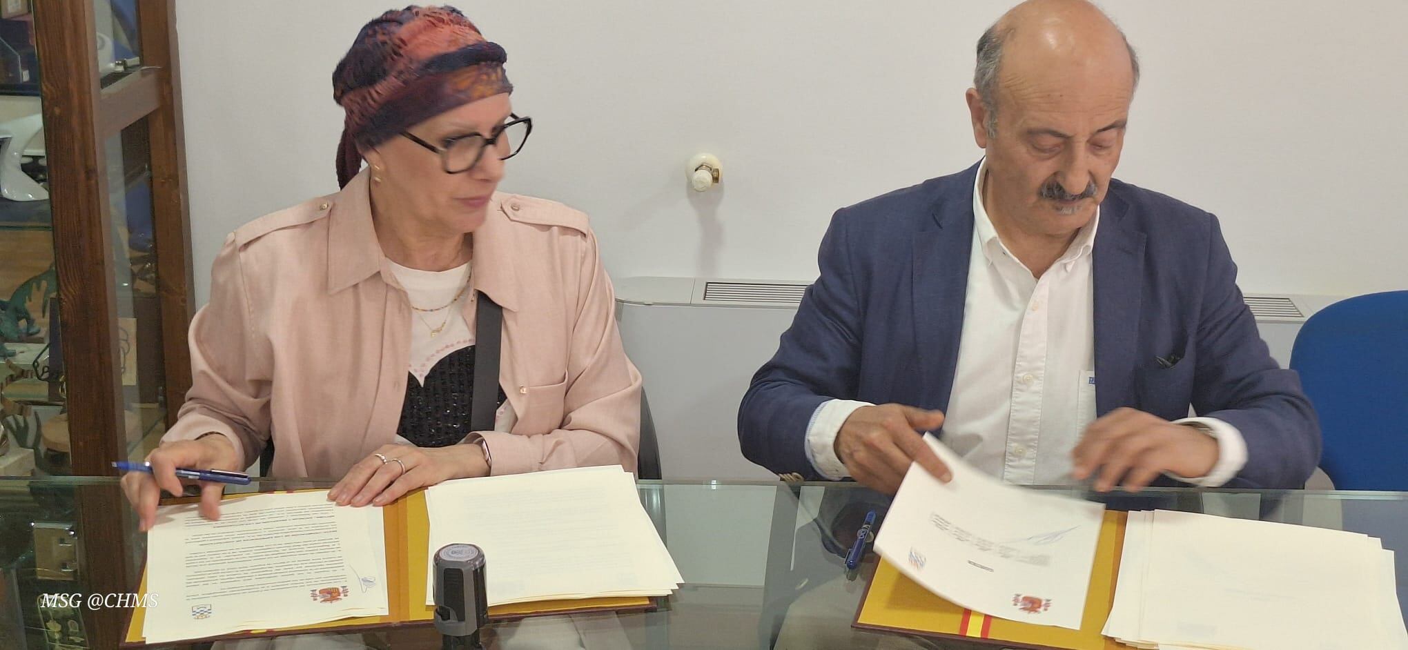 El presidente de la CHMS, José Antonio Quiroga y la alcaldesa de Fabero, Mª Paz Martínez Ramón