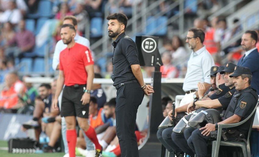 Romo ve desde la banda la cuarta derrota de su equipo