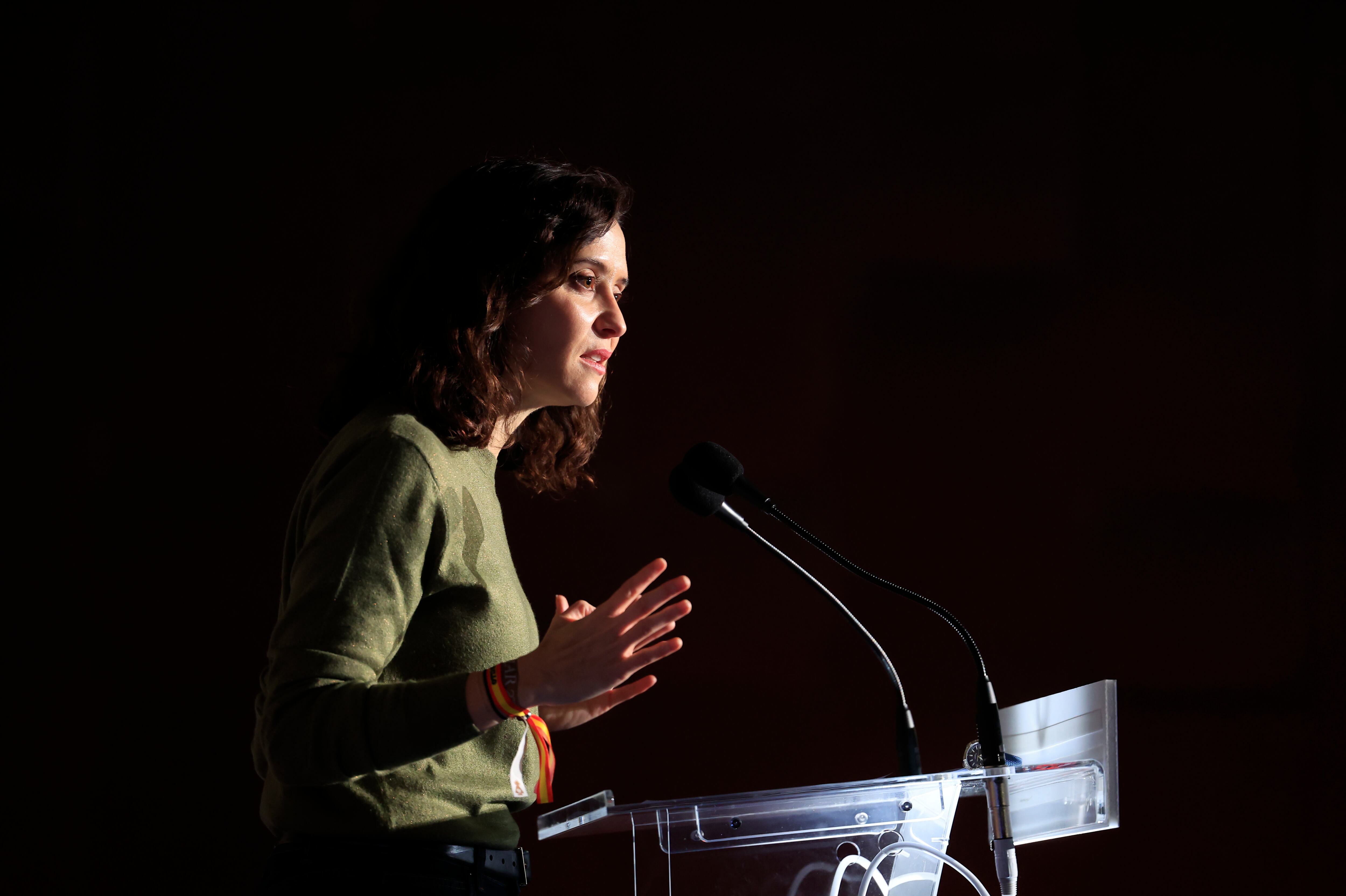 ZARAGOZA, 25/01/2026.- La presidenta de la Comunidad de Madrid, Isabel Díaz Ayuso, durante un mítin de la campaña electoral del PP en Aragón este domingo. Las elecciones autonómicas en Aragón se celebran el 8 de febrero. EFE/ Javier Cebollada