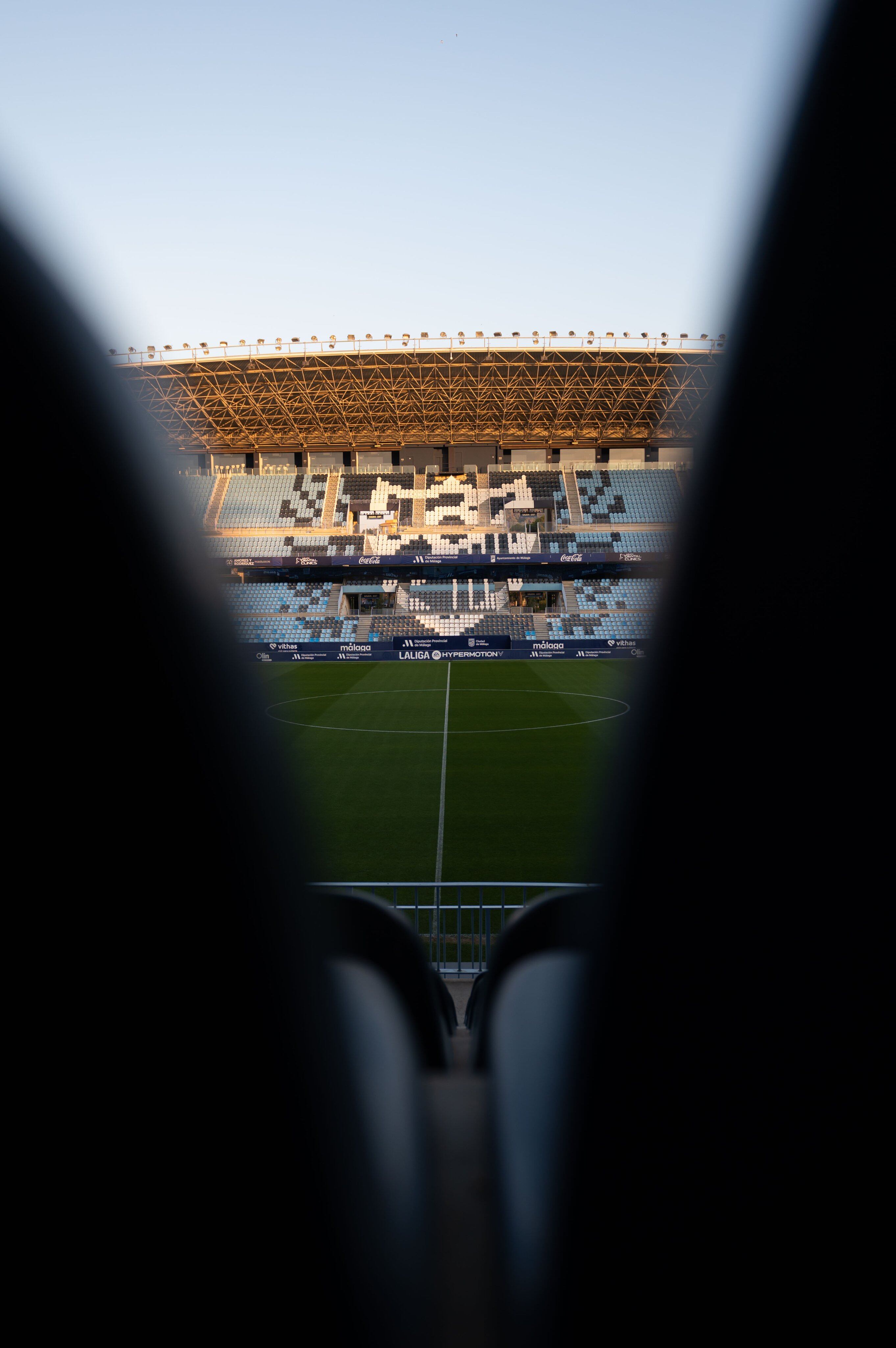 Grada de La Rosaleda vacía