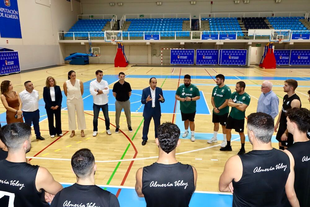 La primera charla de Pablo Martínez a una plantilla que espera conseguir los objetivos 25-26.