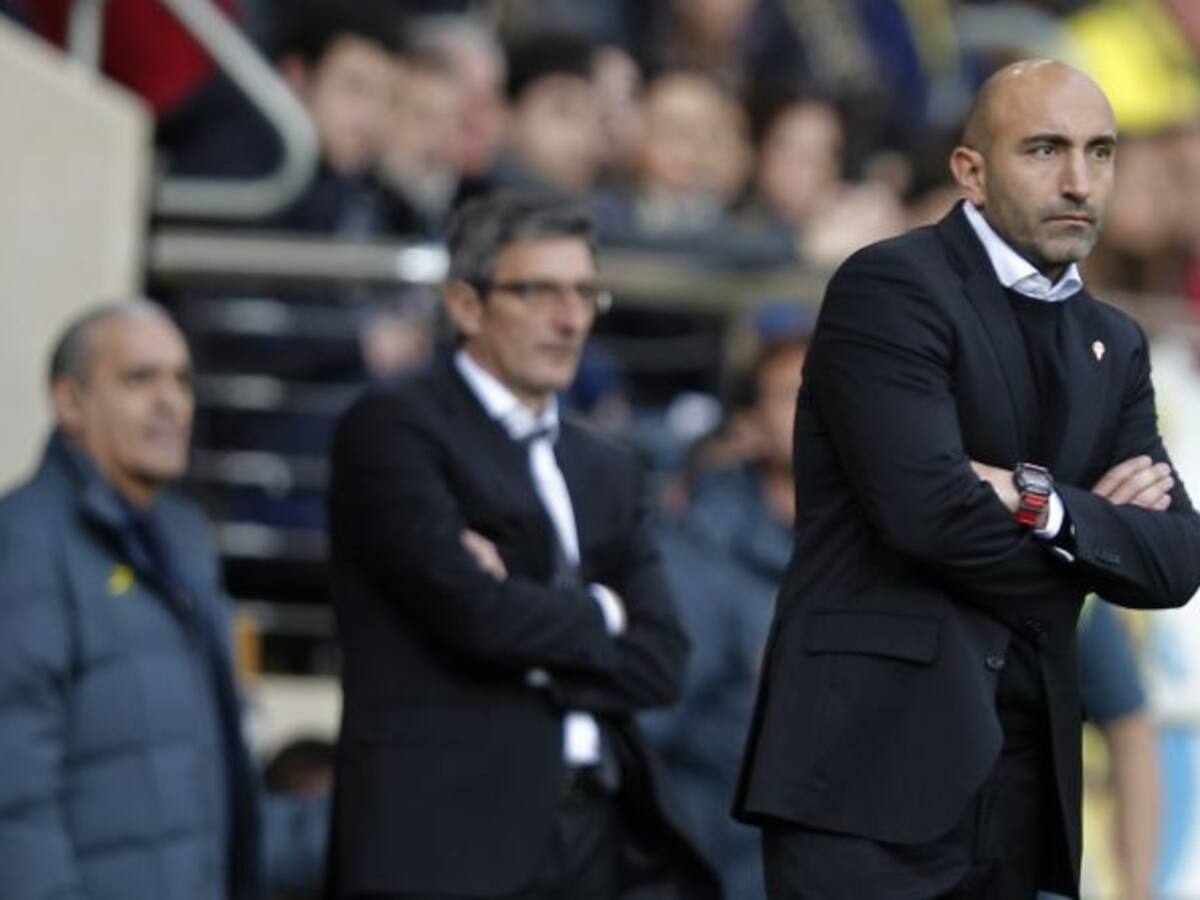 La afición del Sporting se harta y grita "Abelardo dimisión"