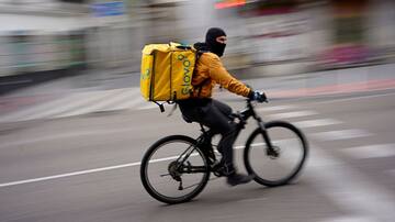 El auge de Glovo en Sant Jordi: 20.000 rosas que transforman la forma de regalar amor