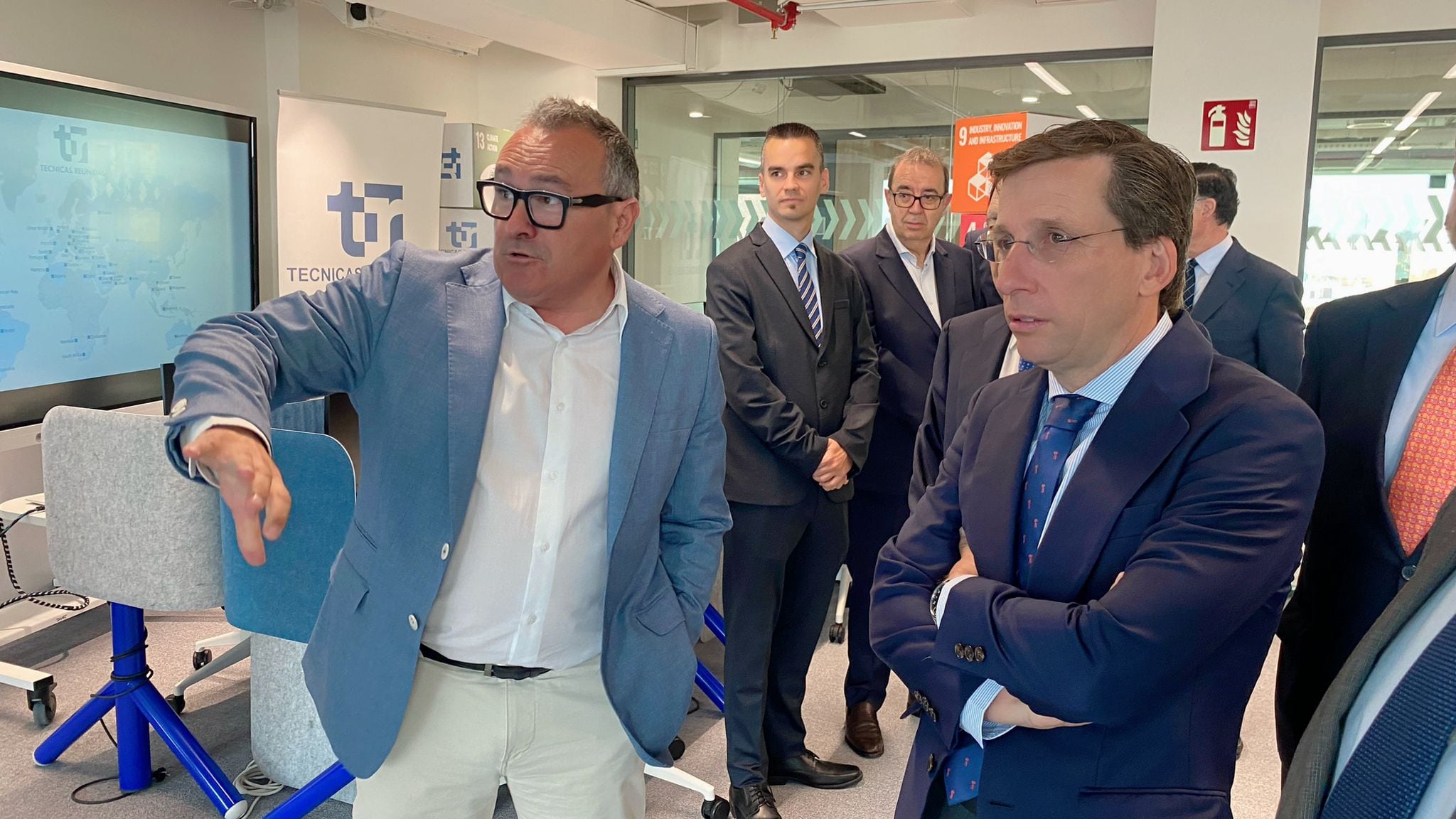 El alcalde de Madrid visita el LAB de ICON Multimedia en la universidad Alfonso X el Sabio