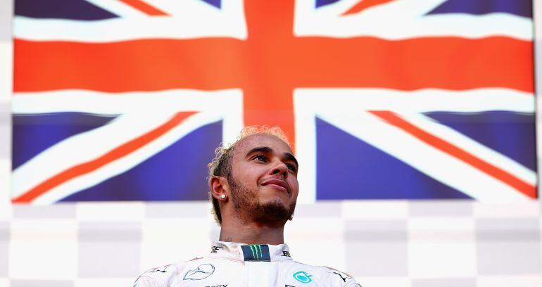 Lewis Hamilton, en el podio del GP de Japón 2015.