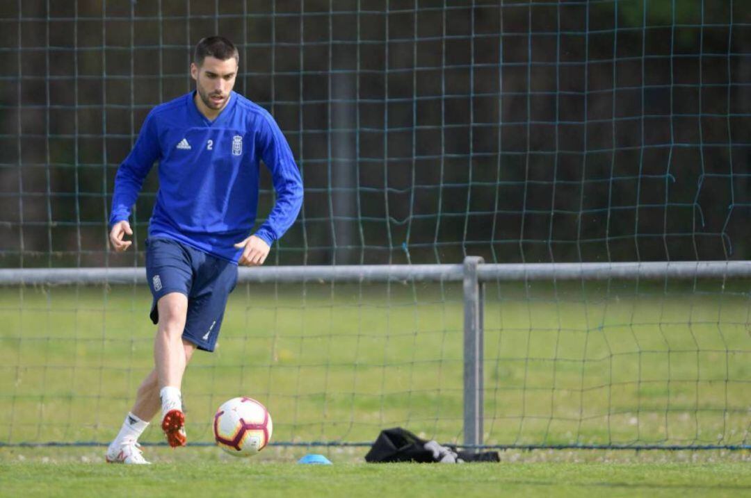 Diegui Johannesson en un entrenamiento con el Real Oviedo