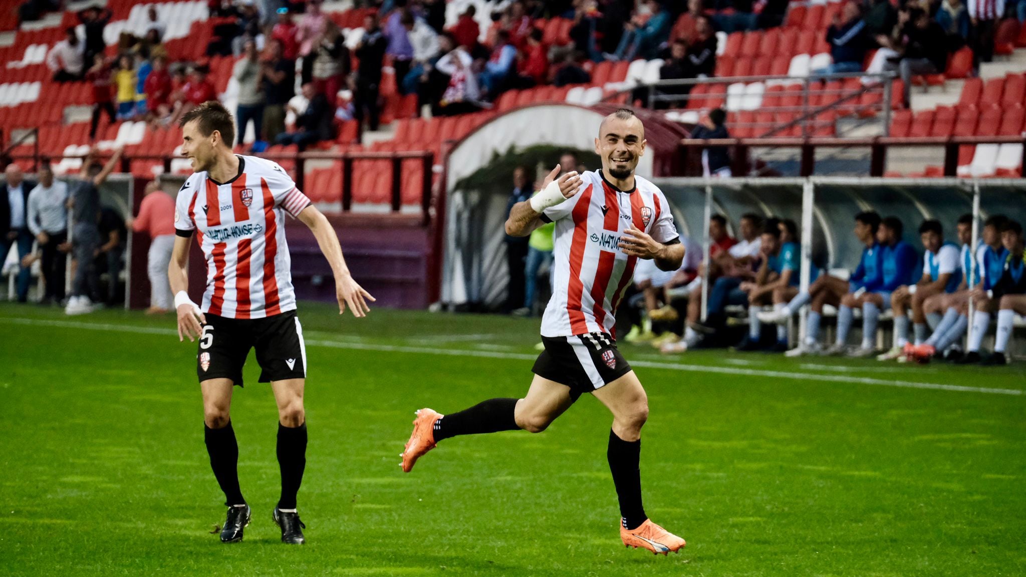 Jon Madrazo celebra su gol ante el Ejea / UD Logroñés