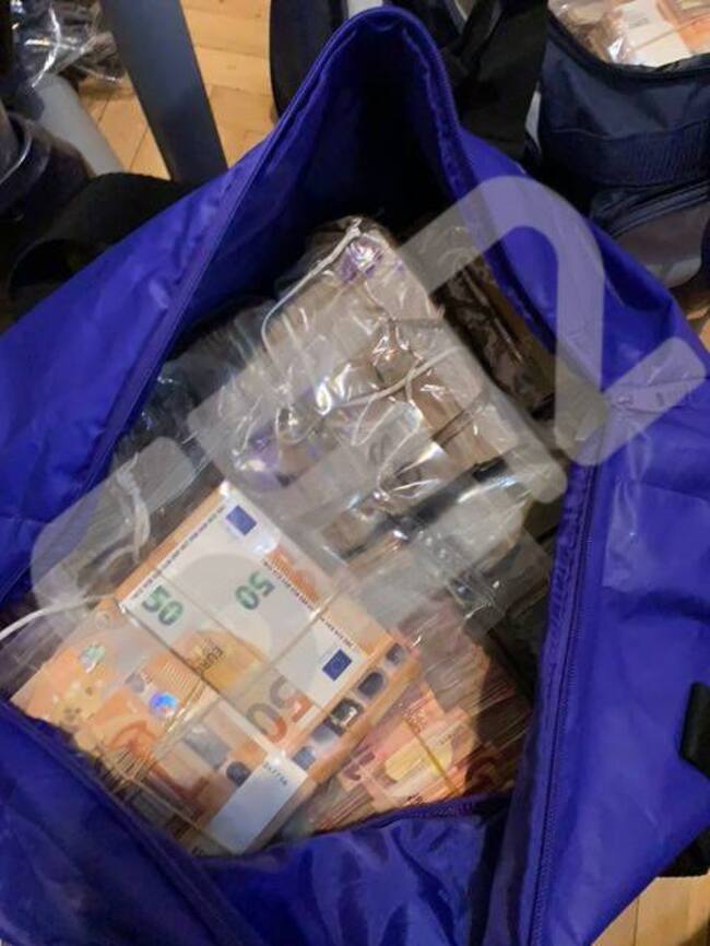 Imágenes del mayor alijo de cocaína incautado en España
