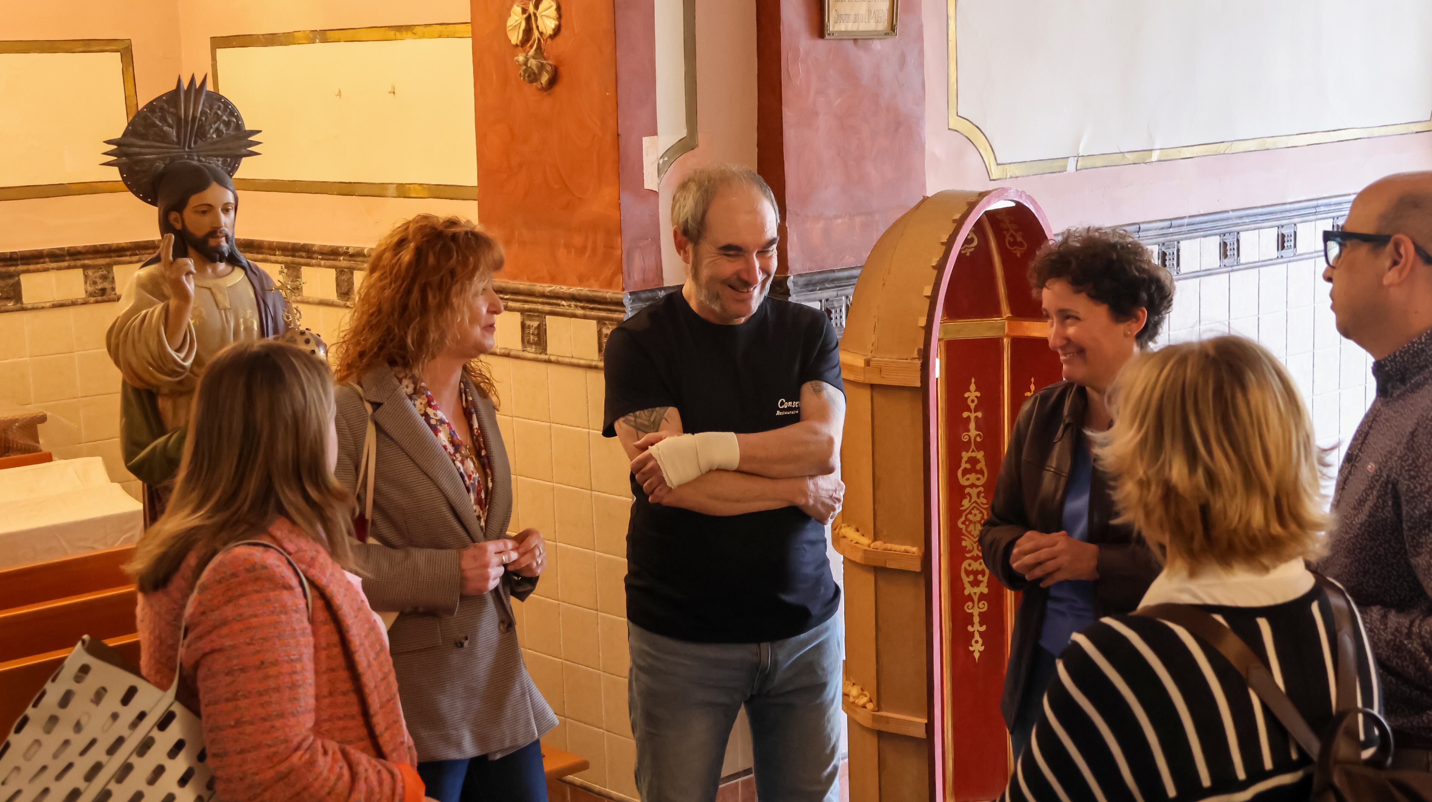 Carmina Ballester, alcaldesa de Onda, reunida para anunciar el proyecto de restauración del retablo del Santísimo Salvador