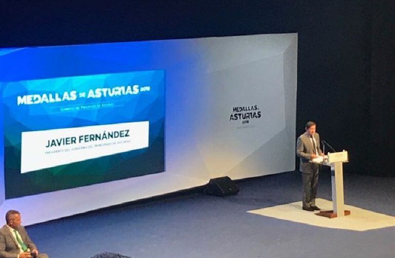 Javier Fernández durante su discurso en la ceremonia de entrega de las Medallas de Asturias 2018, en el Auditorio Príncipe Felipe de Oviedo.