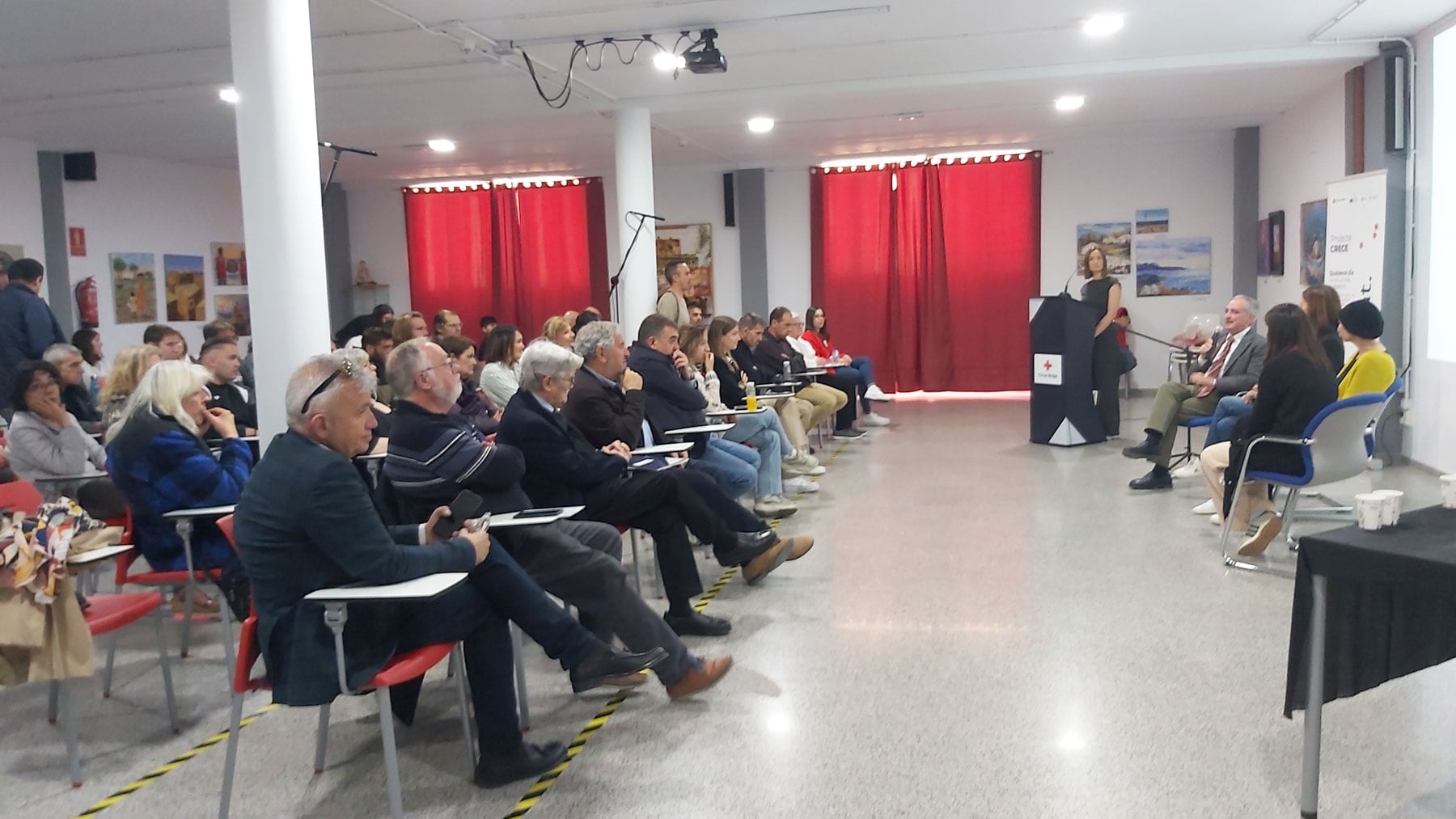 La presentación ha tenido lugar en el salón de actos de la sede de Cruz Roja en Alcoy