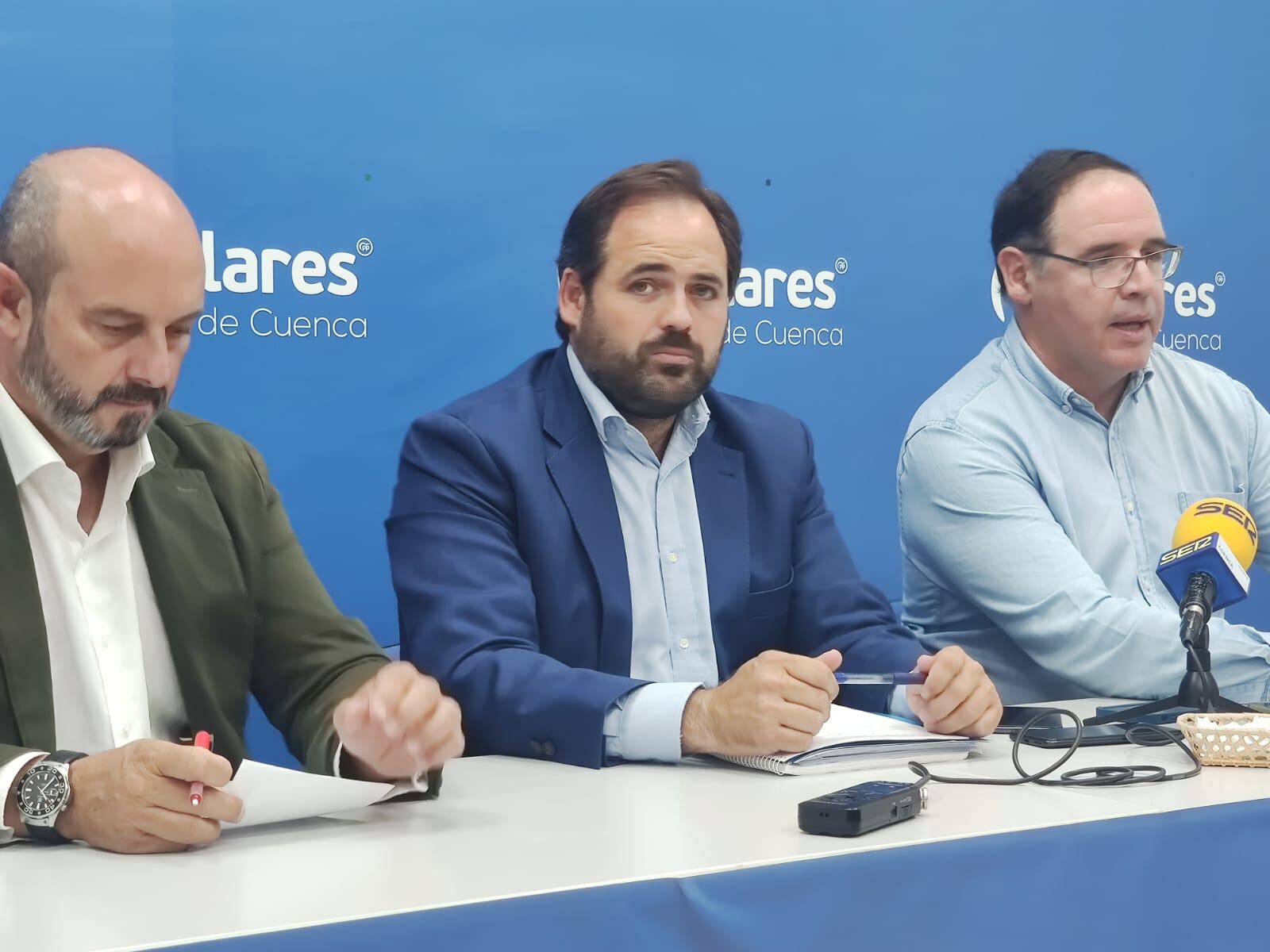 Pedro Rollán, Paco Núñez y Benajamín Prieto en la sede del PP en Cuenca