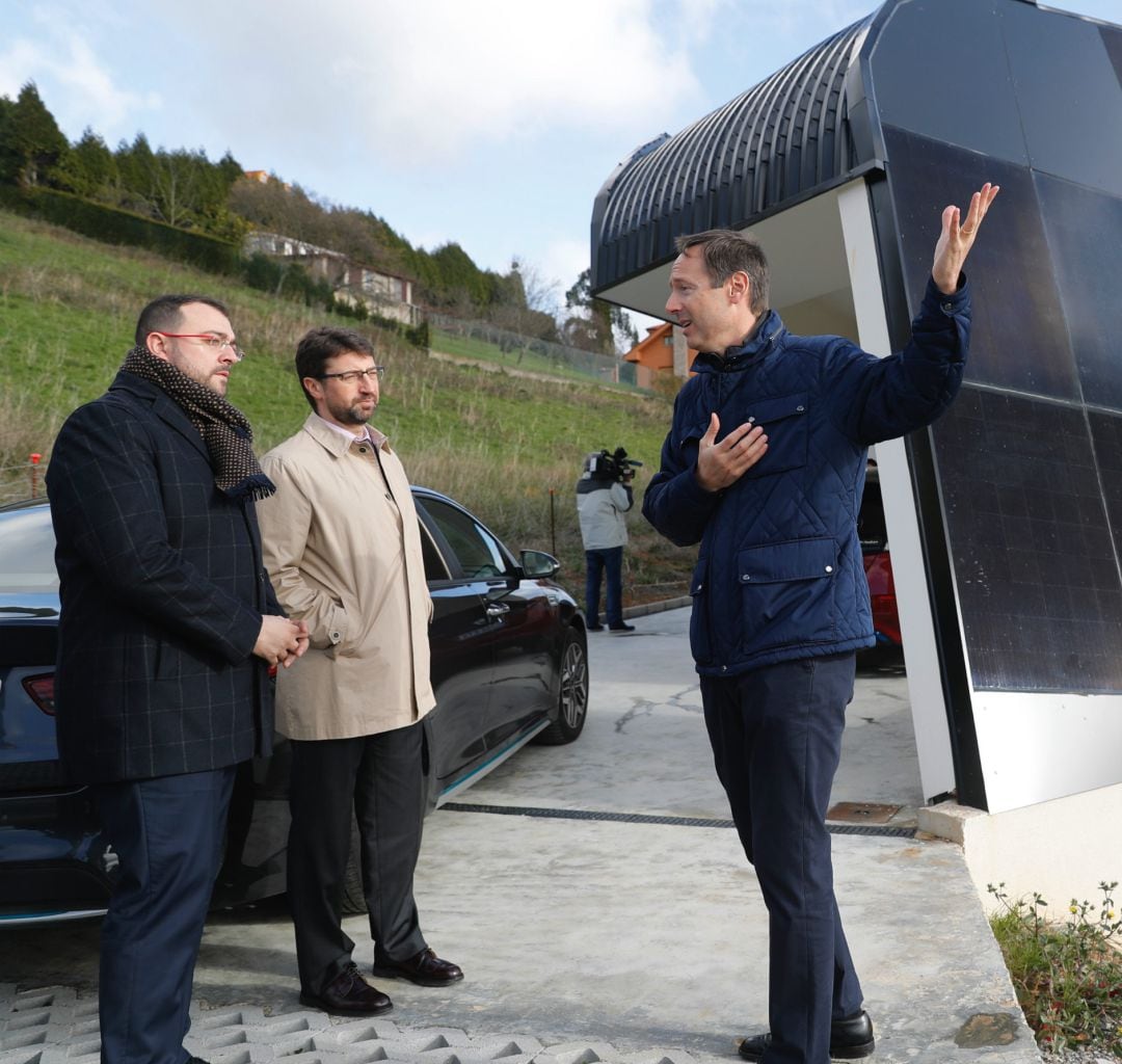 Barbón pide al PP que sean sensatos y no apoyen la "locura" del pin parental de Vox