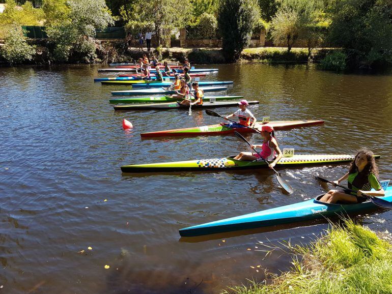 XXV regata festa da empanada, campeonato provincial de piragüismo 2018. 150 deportistas de todos los clubes de la provincia, participaron en esta nueva edición, donde se recordó,a José Luis(Chelis), presidente de la Escuela Ourensana Municipal de Piragüis