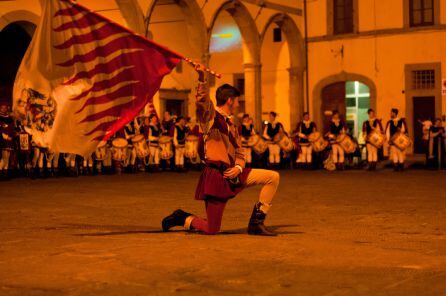 Exhibición de baile de banderas