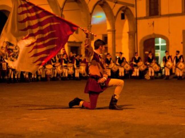 Exhibición de baile de banderas