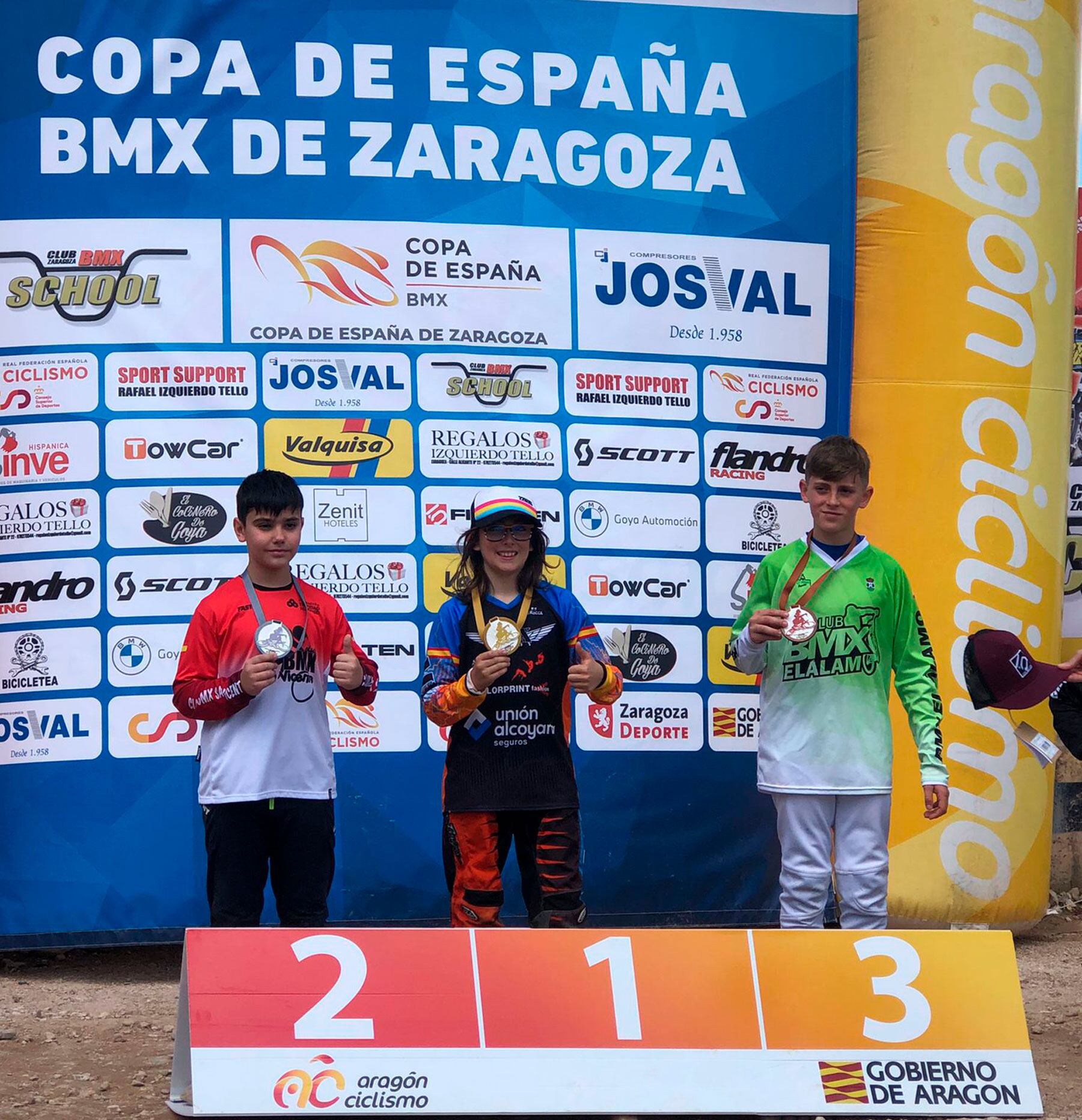 Vicente García en el podio de su categoría