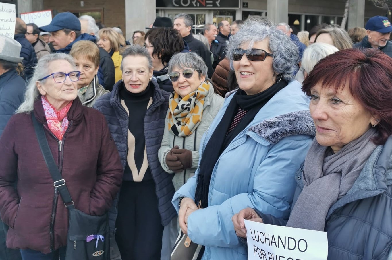 Protesta de vecinos de Cinco Villas por la Sanidad Pública