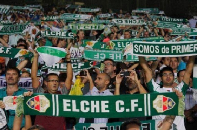 La afición del Elche CF está volcada con el equipo de Pacheta