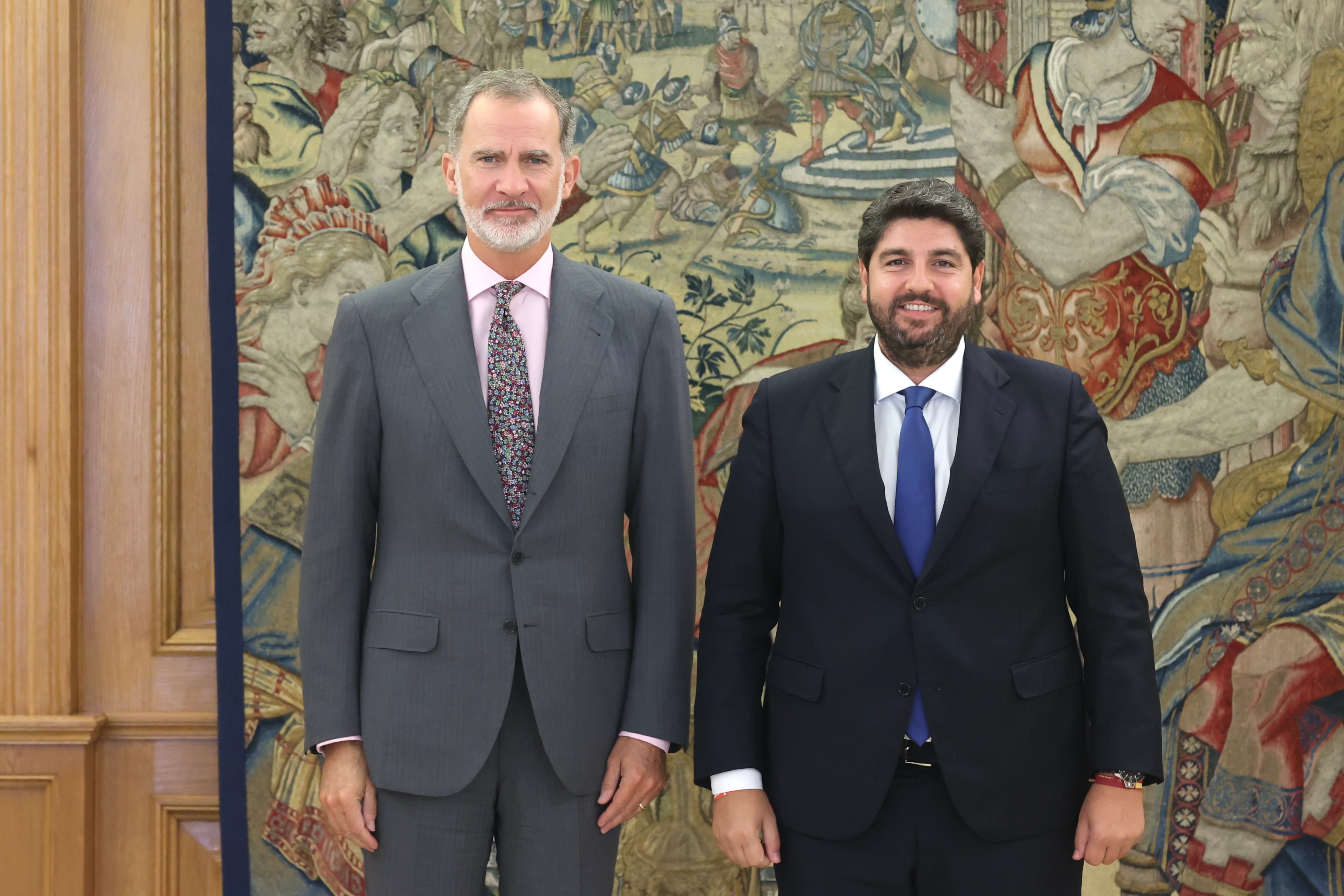 Imagen del Rey Felipe VI y Fernando López Miras, durante la recepción