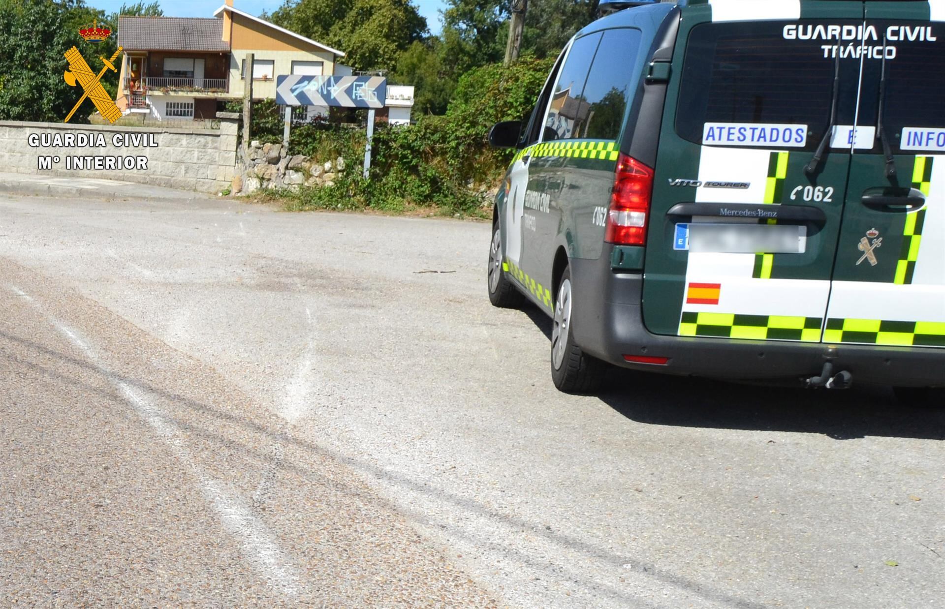 Vehículo de la Guardia Civil de Tráfico - GUARDIA CIVIL