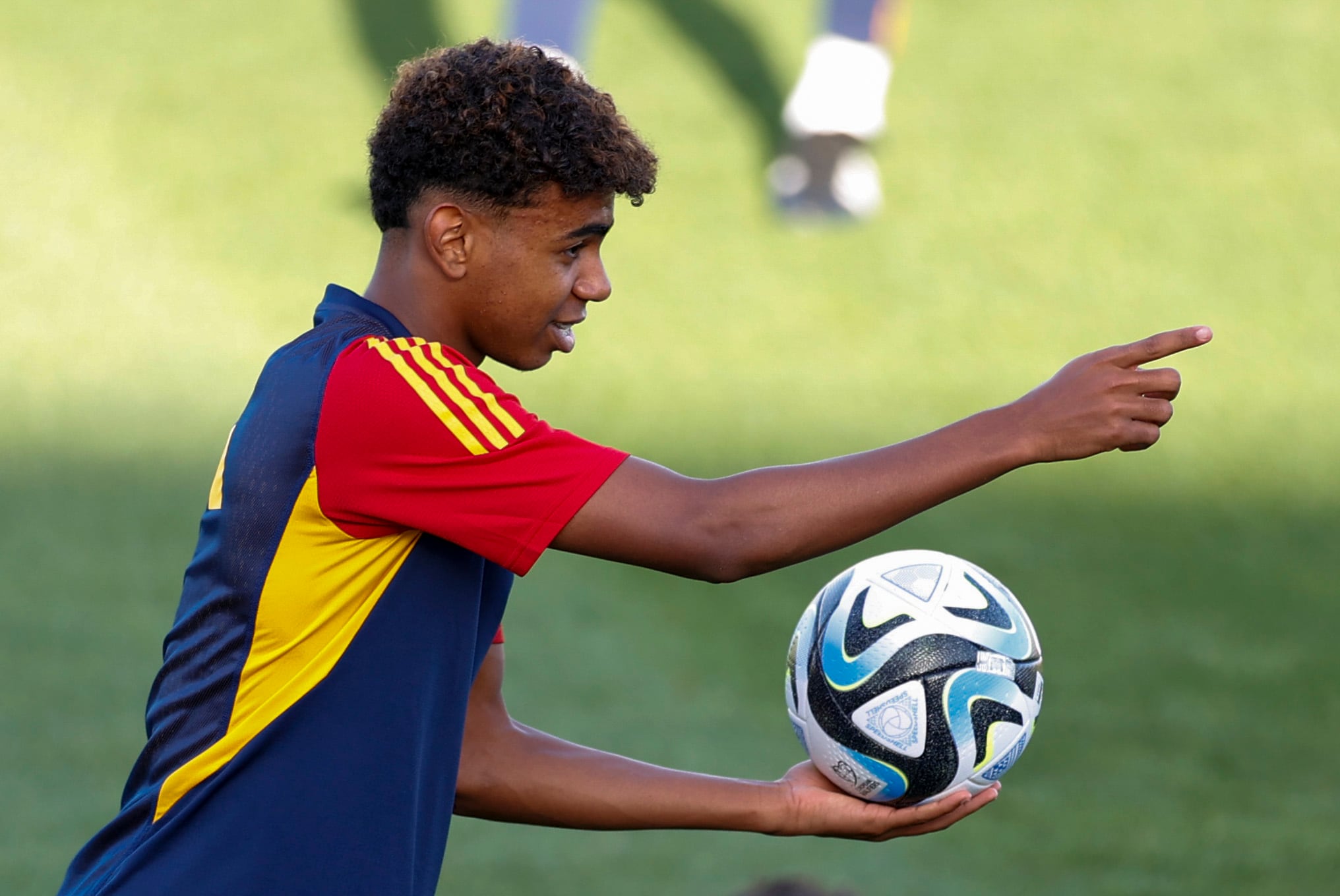 Lamine Yamal durante el entrenamiento con la selección española.- EFE/ Javier Lizón