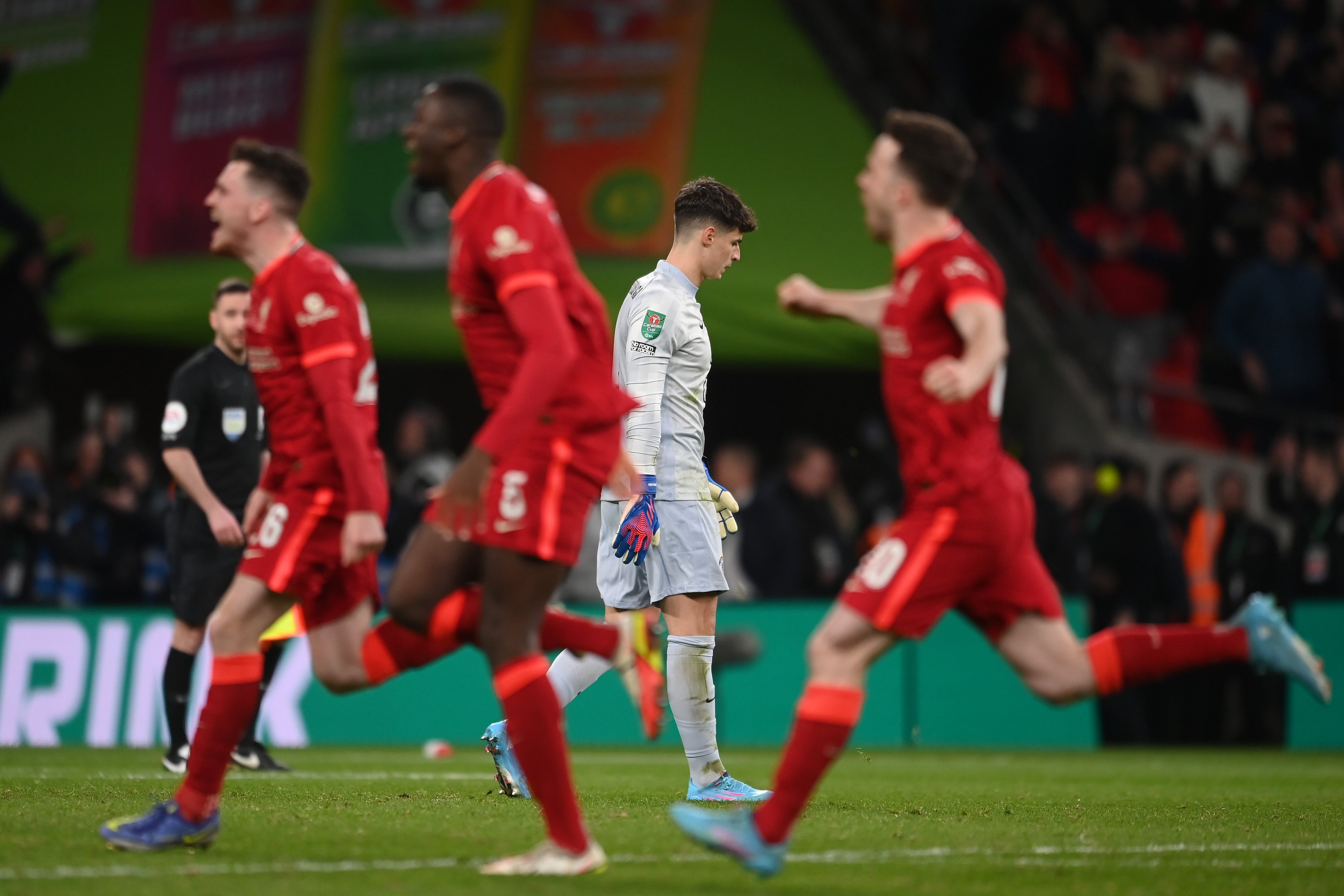 Kepa Arrizabalaga después de fallar el penalti que daba el título al Liverpool en la Carabao Cup