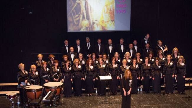 La Coral Andrés Segovia, en una de sus actuaciones en el Teatro Cervantes.