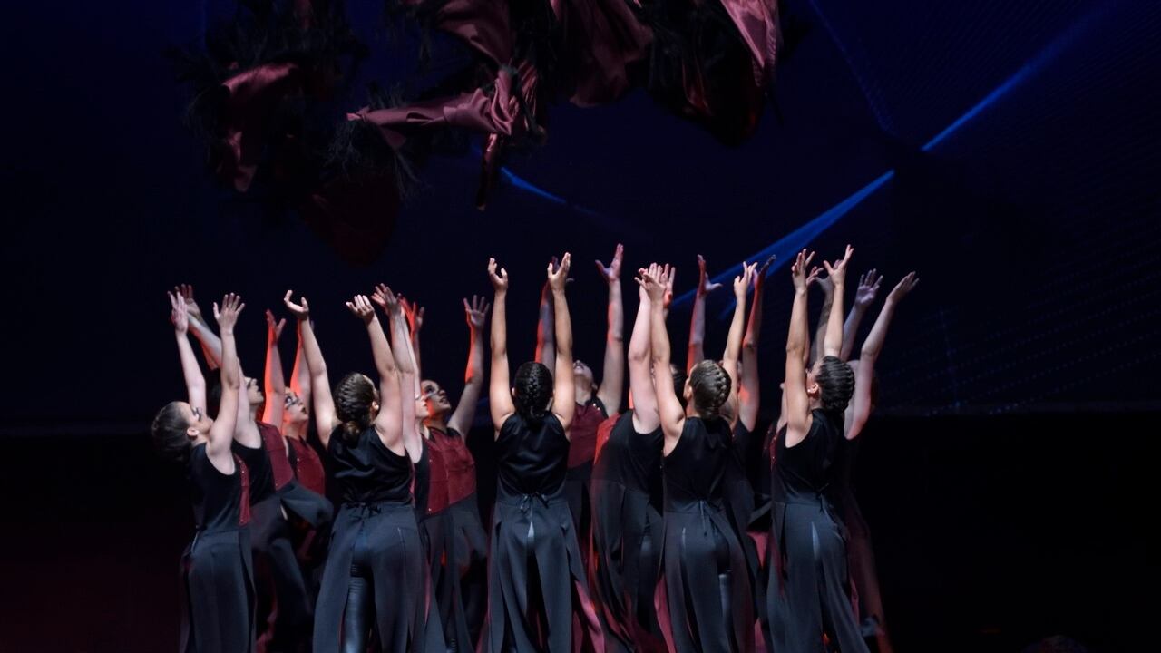 Quimera está concebida para todos los públicos, ofreciendo una experiencia escénica conmovedora.