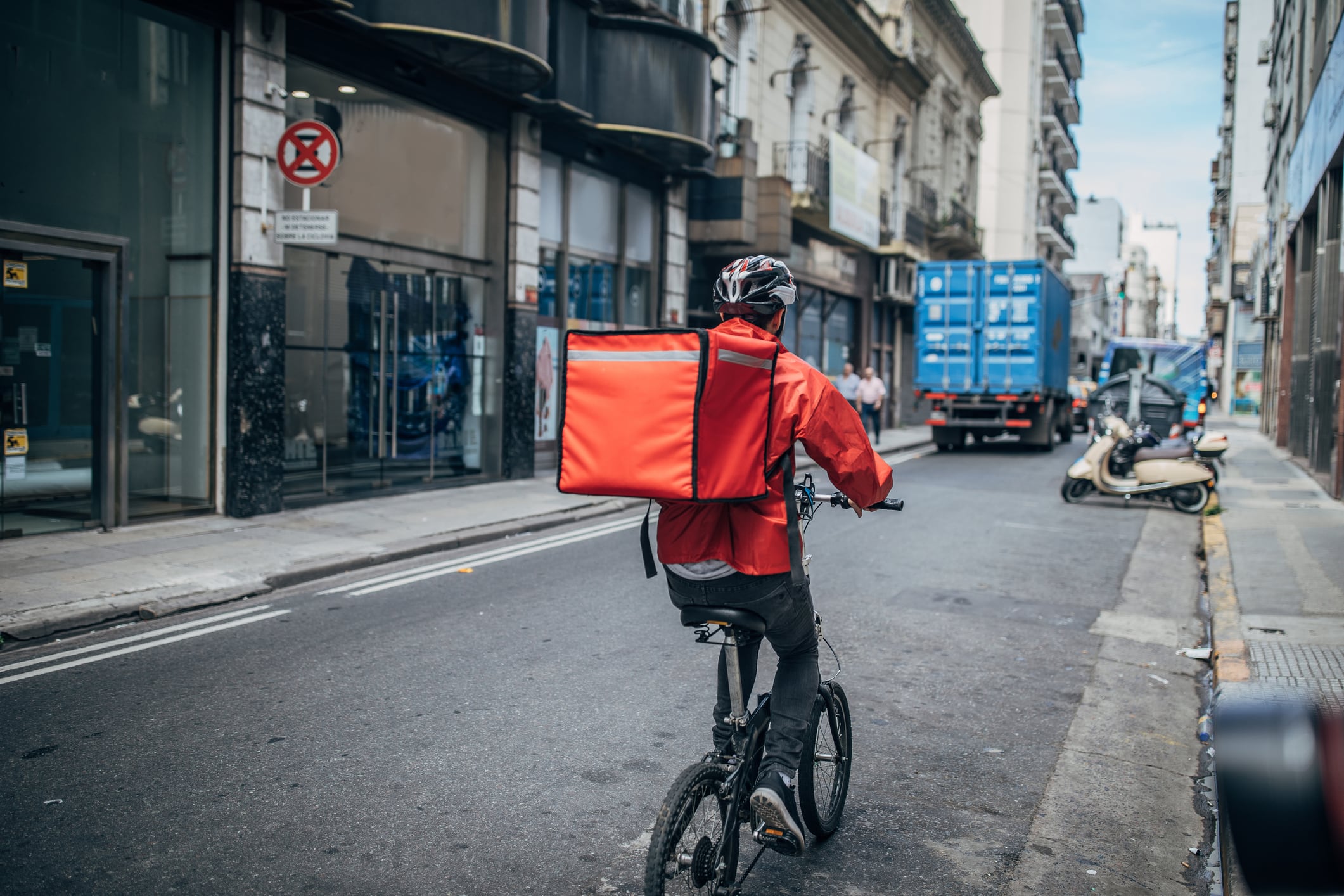 Un &#039;rider&#039; o repartidor en bicicleta, en una imagen de archivo