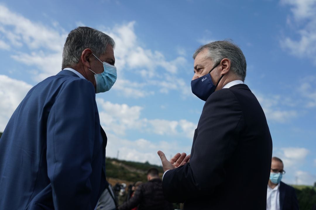 El presidente de Cantabria., Miguel Ängel Revilla con Iñigo Urkullu