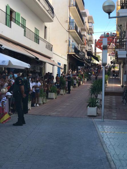 Gente esperando a los Reyes