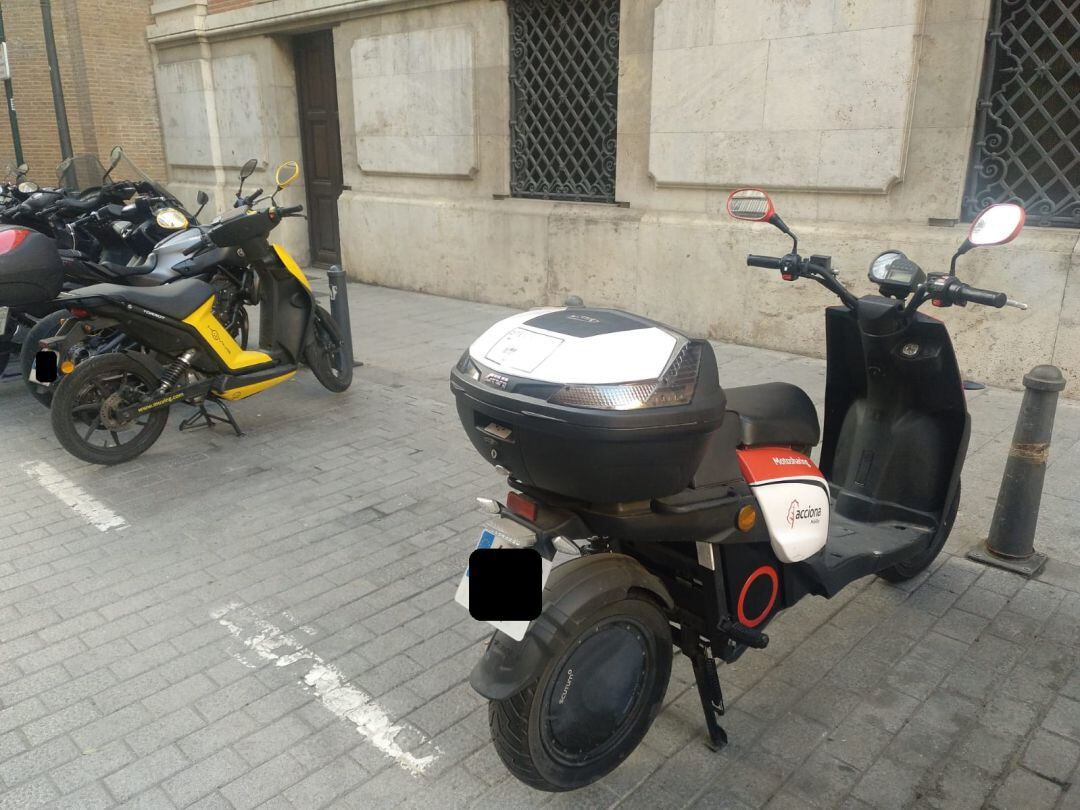 Motos de sharing aparcadas en la ciudad de València