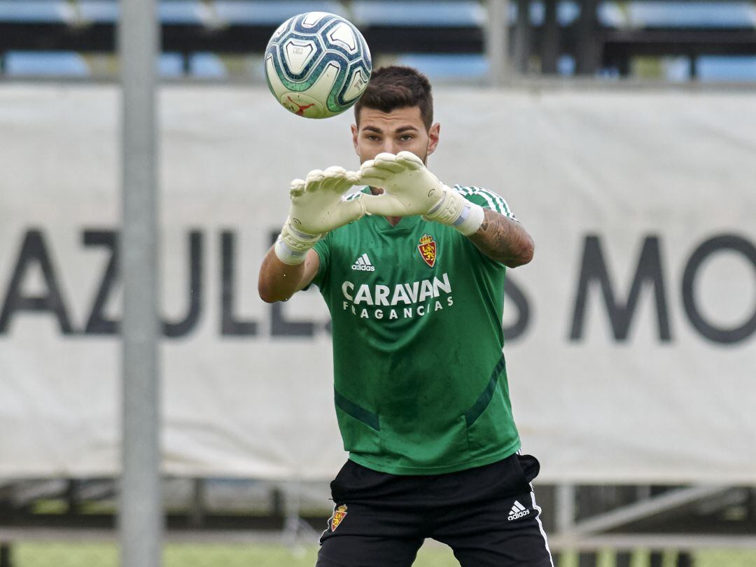 Álvaro Ratón en el entrenamiento del Real Zaragoza