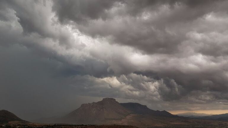 Formación de la tormenta vista desde Vélez Blanco.