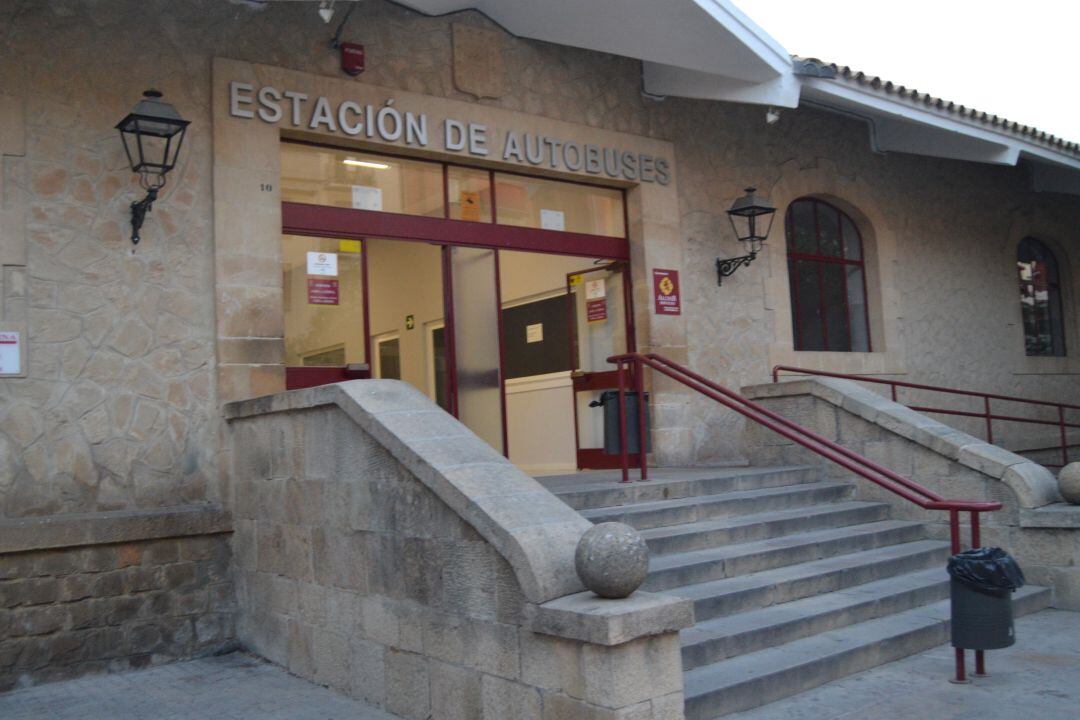 Fachada principal de la estación de autobuses de Úbeda