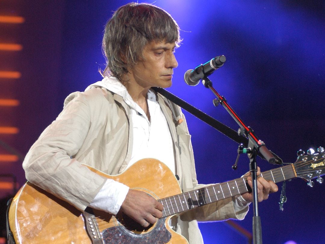 Antonio Vega, en el concierto del 40º aniversario de los 40 Principales en junio de 2006 