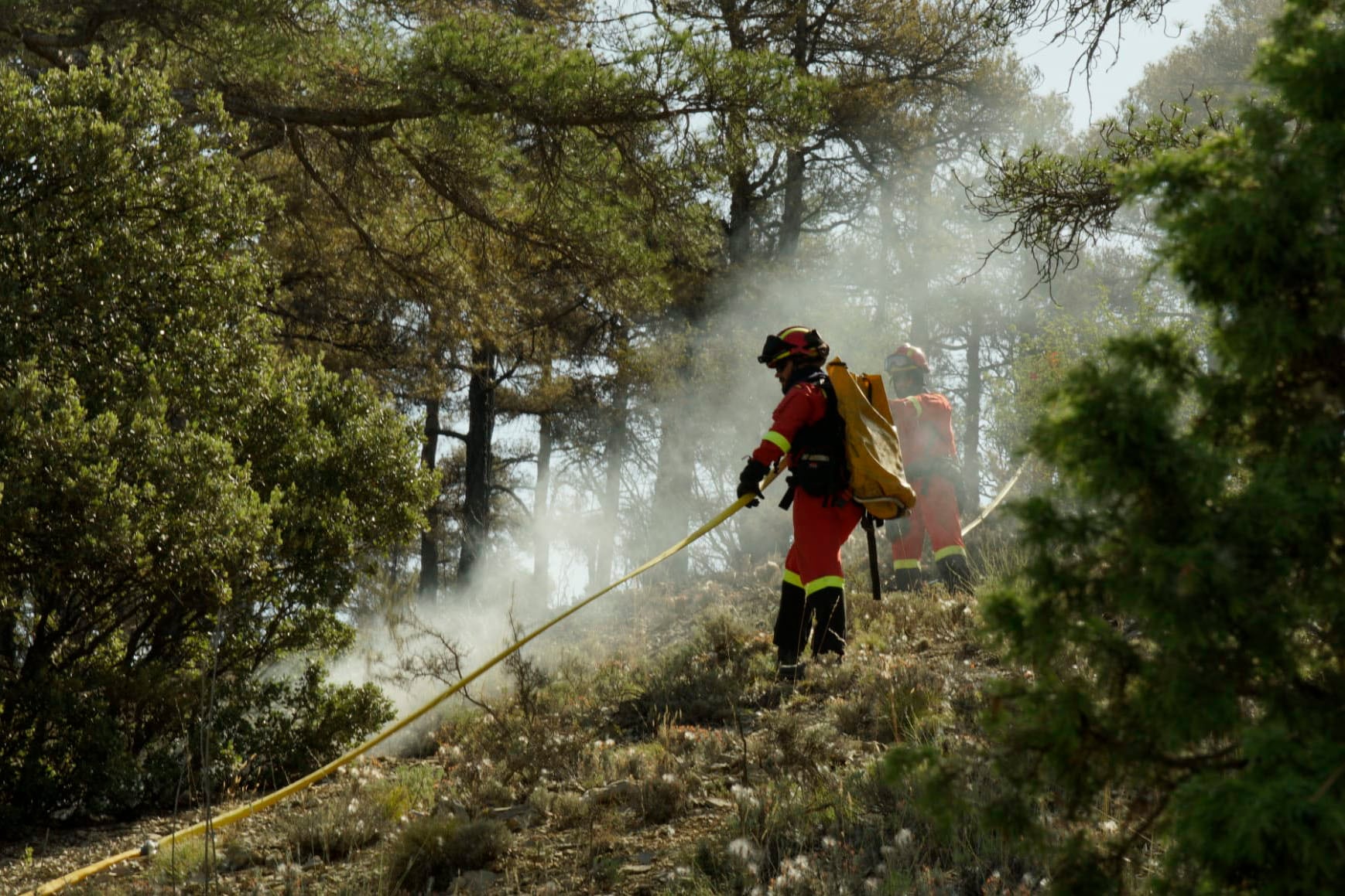 GRAF8439. CORBALÁN (TERUEL), 12/08/2024.- El incendio forestal junto a Corbalán (Teruel) que se inició a mediodía del domingo y que todo apunta a que ha sido provocado, según indican desde el Gobierno de Aragón, evoluciona favorablemente. El fuego afecta a 280 hectáreas de terreno, en su mayor parte de arbolado, y también a eriales y campos de cultivo con un perímetro de casi ocho kilómetros. EFE/UME -SOLO USO EDITORIAL/SOLO DISPONIBLE PARA ILUSTRAR LA NOTICIA QUE ACOMPAÑA (CRÉDITO OBLIGATORIO)-
