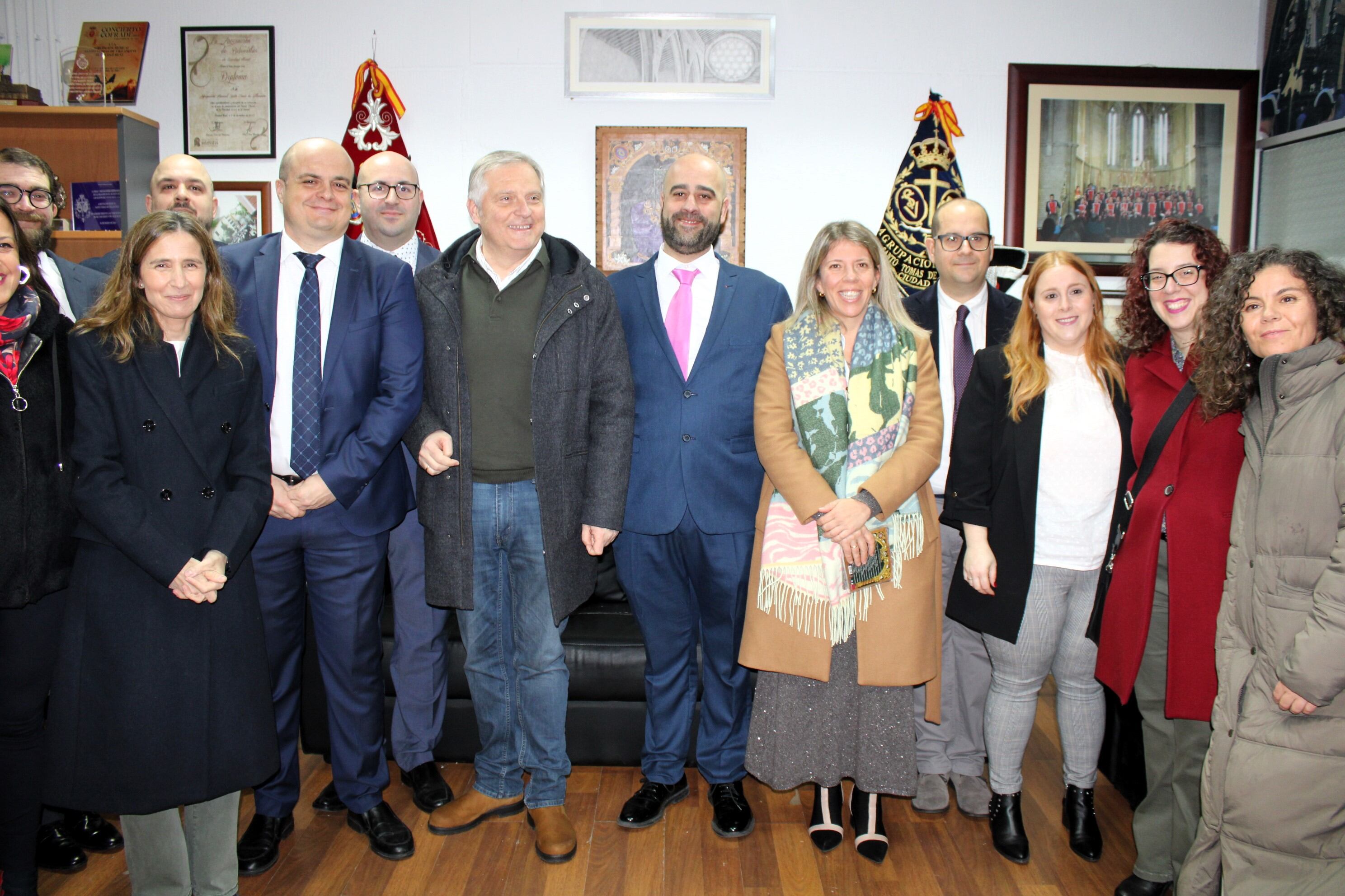 Autoridades presentes durante la inauguración